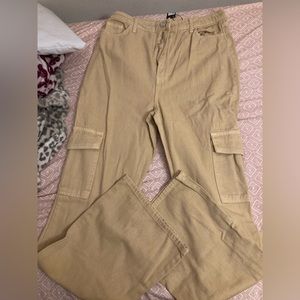 BOOHOO TALL SIZE CARGO (NEVER WORN)